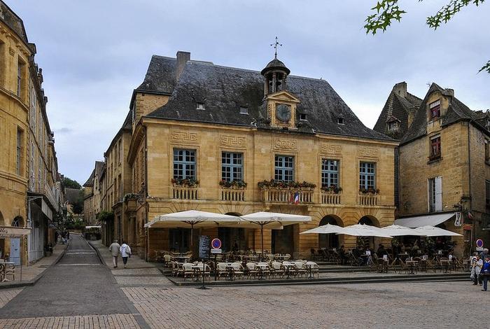 Sarlat la Caneda - Immobilier - CENTURY 21 Patrimoin 24 - SarlaTech - Pôle Culturel