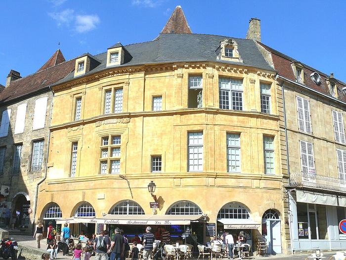 Sarlat-la-Canéda — Immobilier — CENTURY 21 Patrimoine 24 — Maison 1 place de la Liberté