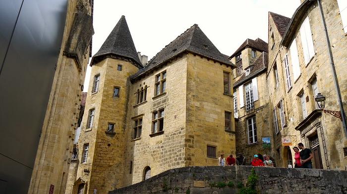 Sarlat-la-Canéda - Immobilier - CENTURY 21 Patrimoine 24  - rue Magnanat_hôtel de Gisson