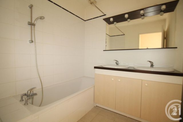 Appartement F3 à vendre - 3 pièces - 60.89 m2 - SARLAT LA CANEDA - 24 - AQUITAINE - Century 21 Patrimoine 24 Appartement F3 à vendre - 3 pièces - 60.89 m2 - SARLAT LA CANEDA - 24 - AQUITAINE - Century 21 Patrimoine 24