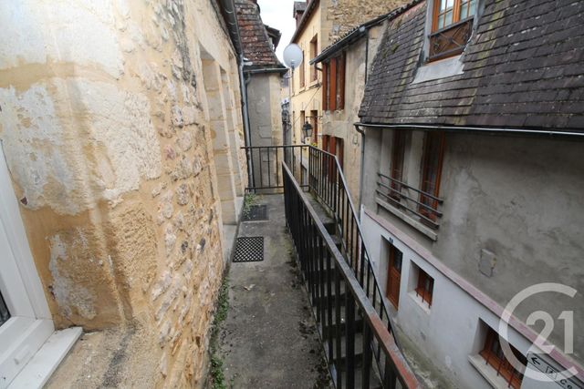 Afficher la photo en grand Studio à louer - 1 pièce - 28.9 m2 - SARLAT LA CANEDA - 24 - AQUITAINE - Century 21 Patrimoine 24
