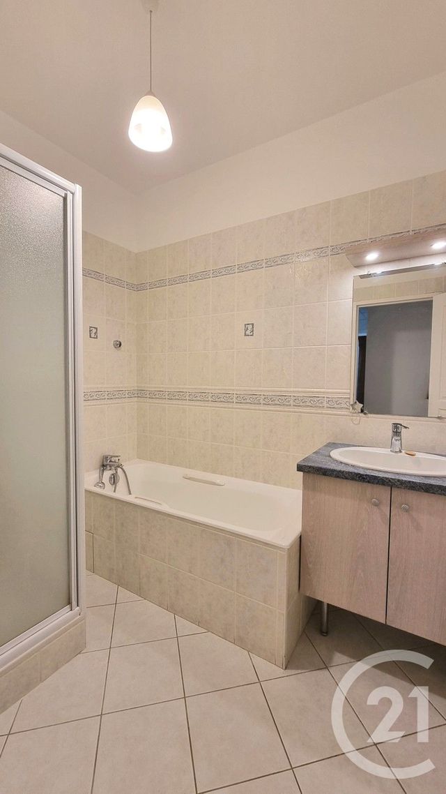 Appartement F3 à vendre - 3 pièces - 74.16 m2 - SARLAT LA CANEDA - 24 - AQUITAINE - Century 21 Patrimoine 24