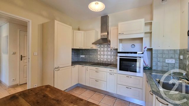 Appartement F3 à vendre - 3 pièces - 74.16 m2 - SARLAT LA CANEDA - 24 - AQUITAINE - Century 21 Patrimoine 24