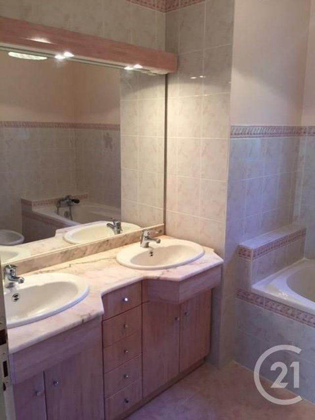 maison à louer - 7 pièces - 158.79 m2 - PEYZAC LE MOUSTIER - 24 - AQUITAINE - Century 21 Patrimoine 24