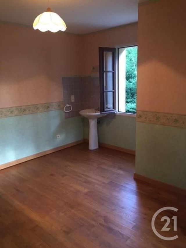 maison à louer - 7 pièces - 158.79 m2 - PEYZAC LE MOUSTIER - 24 - AQUITAINE - Century 21 Patrimoine 24